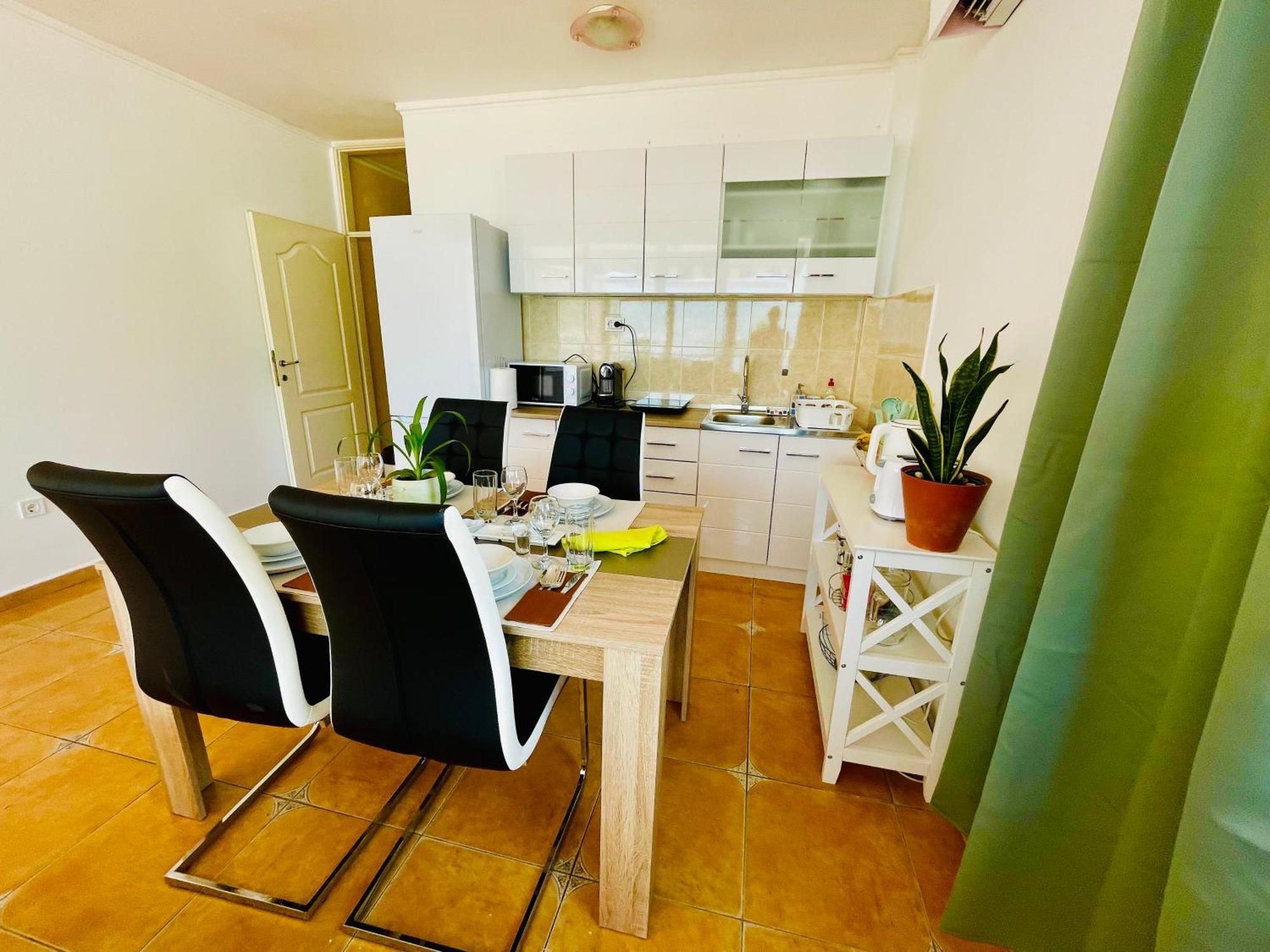 Perla Sea View Apartment *