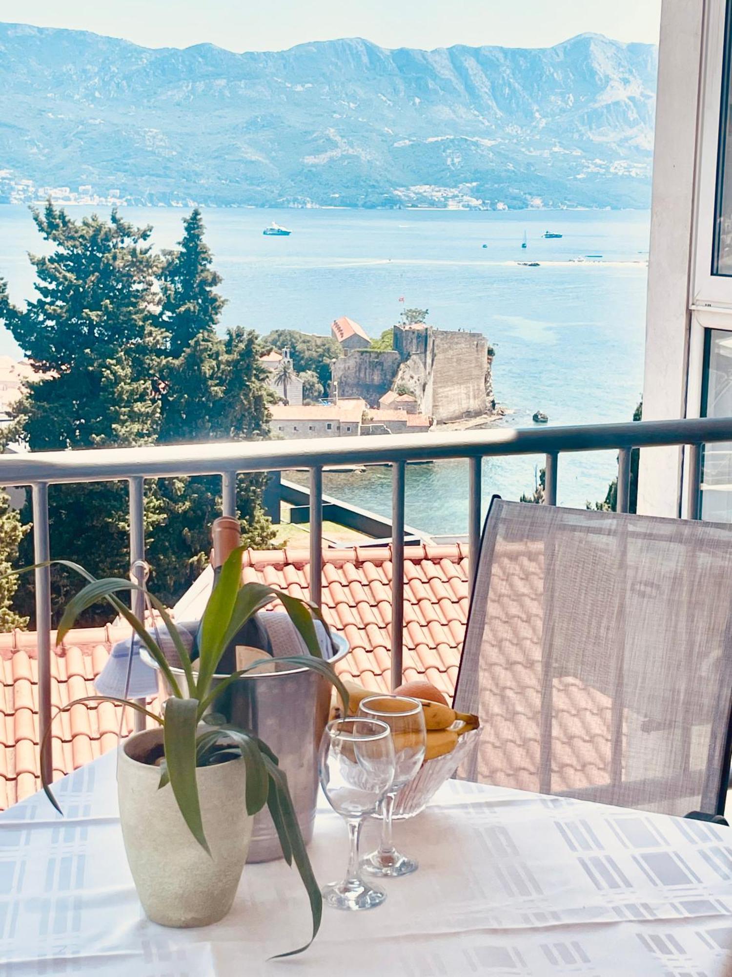 Perla Sea View Apartment *